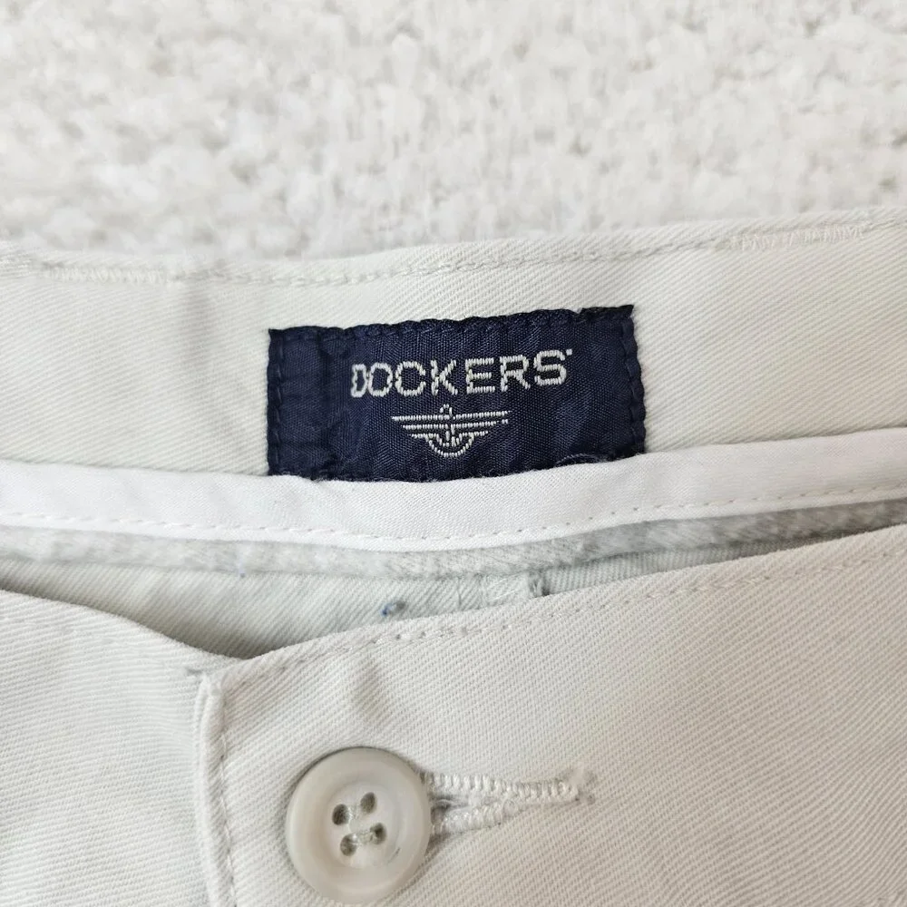 Dockers Shorts Mens 42 Light Khaki Relaxed Fit Flat Front Chino 9